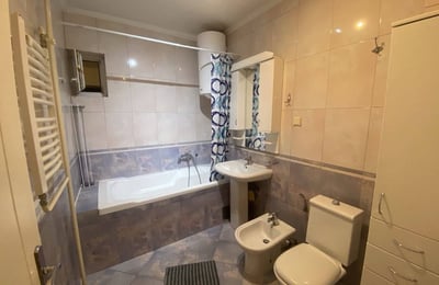 Alquiler de un amplio piso de 3 habitaciones, 100 m², con dos terrazas en Nuevo Belgrado, Serbia